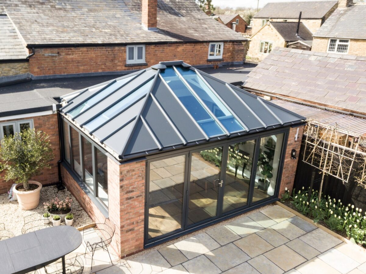Hybrid roof extension with hup!